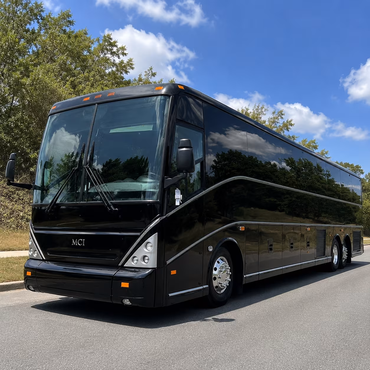daily commuter shuttle buses along the us 101 corridor