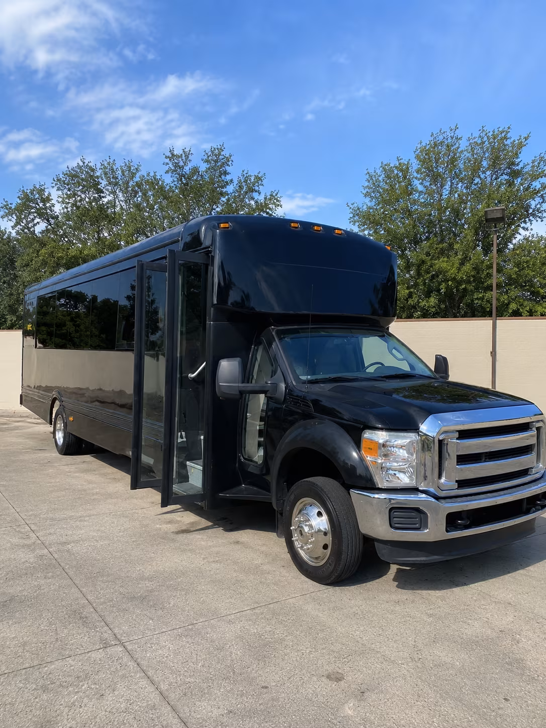 ventura 20 passenger party bus