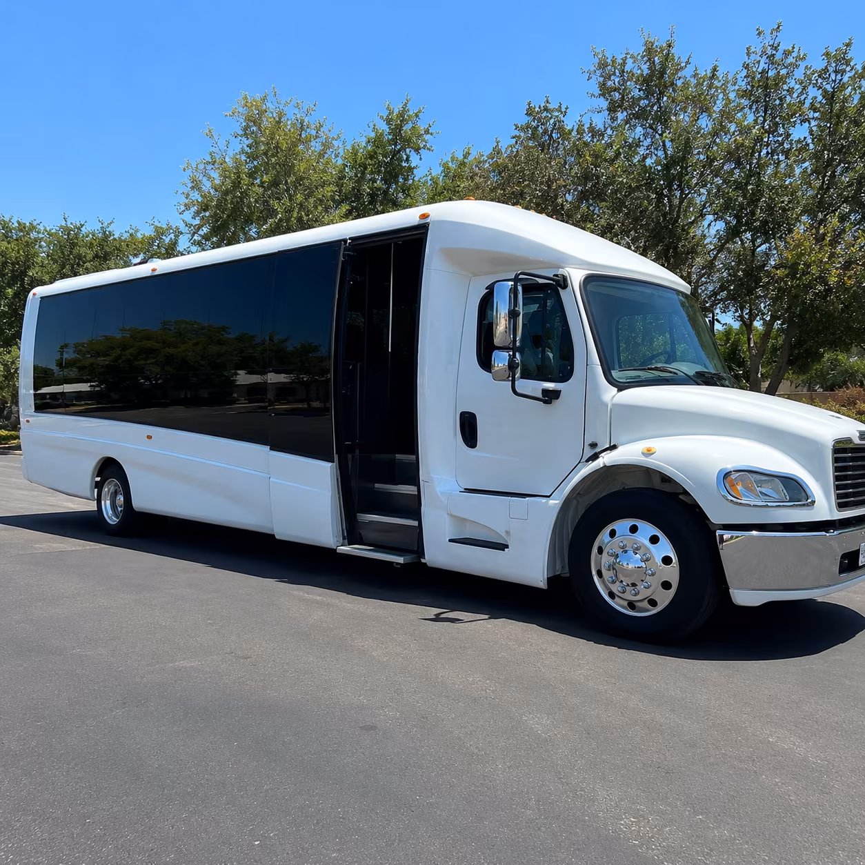 wedding and quinceanera buses for ventura celebrations